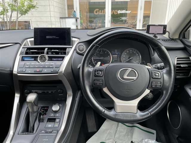 レクサス ＮＸ 200t バージョンL 石川県 2015(平27)年 5.5万km グラファイトブラックガラスフレーク 純正メモリーナビ/純正CD/DVD/フルセグTV/バックカメラ/LEDヘッドライト/ビルトインETC/革シート/シートヒーター/スマートキー/プッシュスタート/電動ミラー/パワーバックドア/純正アルミホイール/クリアランスソナー/プリクラッシュセーフティ/保証書