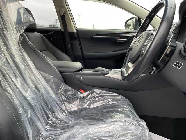レクサス ＮＸ 200t バージョンL 石川県 2015(平27)年 5.5万km グラファイトブラックガラスフレーク 純正メモリーナビ/純正CD/DVD/フルセグTV/バックカメラ/LEDヘッドライト/ビルトインETC/革シート/シートヒーター/スマートキー/プッシュスタート/電動ミラー/パワーバックドア/純正アルミホイール/クリアランスソナー/プリクラッシュセーフティ/保証書