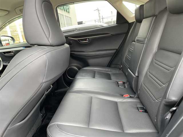 レクサス ＮＸ 200t バージョンL 石川県 2015(平27)年 5.5万km グラファイトブラックガラスフレーク 純正メモリーナビ/純正CD/DVD/フルセグTV/バックカメラ/LEDヘッドライト/ビルトインETC/革シート/シートヒーター/スマートキー/プッシュスタート/電動ミラー/パワーバックドア/純正アルミホイール/クリアランスソナー/プリクラッシュセーフティ/保証書