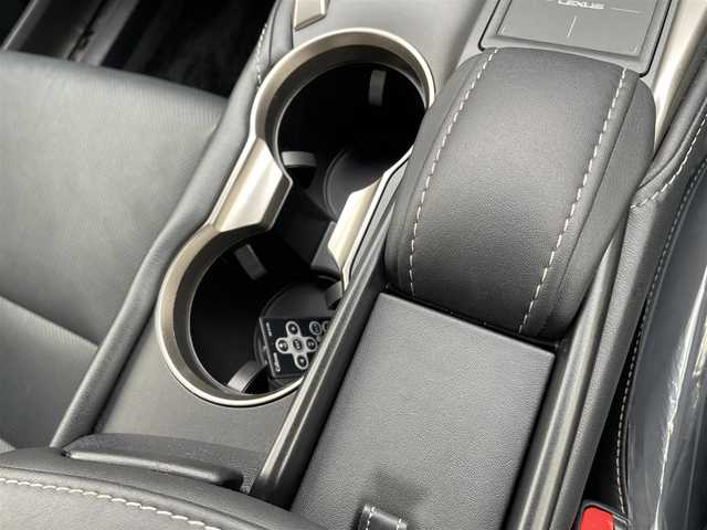 レクサス ＮＸ 200t バージョンL 石川県 2015(平27)年 5.5万km グラファイトブラックガラスフレーク 純正メモリーナビ/純正CD/DVD/フルセグTV/バックカメラ/LEDヘッドライト/ビルトインETC/革シート/シートヒーター/スマートキー/プッシュスタート/電動ミラー/パワーバックドア/純正アルミホイール/クリアランスソナー/プリクラッシュセーフティ/保証書