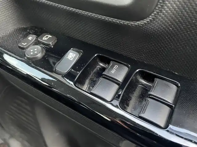 スズキ スペーシア カスタム HYBRID XS 大阪府 2018(平30)年 10.7万km ピュアホワイトP (株)IDOMが運営する【じしゃロン東大阪店】の自社ローン専用車両になりますこちらは現金またはオートローンご利用時の価格です。自社ローンご希望の方は別途その旨お申付け下さい/衝突被害軽減ブレーキ/車線逸脱警報/横滑り防止/パナソニック製SDナビ【CN-RZ846】/全方位カメラ/ドライブレコーダー/コーナーセンサー/両側パワースライドドア/スマートキー＆プッシュスタート/ビルトインETC/LEDヘッドライト/オートライト/アイドリングストップ/ステアリングスイッチ/オートエアコン/運転席シートヒーター/純正15インチアルミ/取説（車両・ナビ）＆保証書/スペアスマートキー