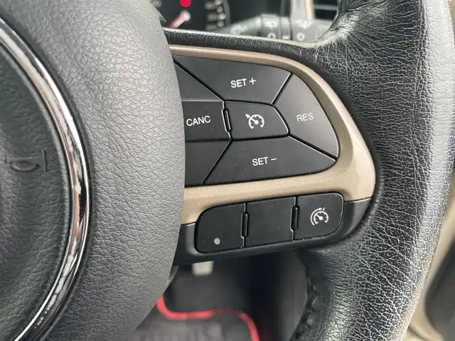 クライスラー・ジープ ジープ レネゲード セーフティエディション 富山県 2017(平29)年 4.3万km ベージュⅡ BeatsAudioプレミアムサウンド/リアバックアップカメラ/クルーズコントロール/車線逸脱警報プラス/前面衝突警報/ブラインドスポットモニター/リアクロスパスディテクション/オートライト/革巻きステアリング/ステアリングスイッチ/レザー調シートカバー付/純正16インチアルミホイール/スマートキー/スペアキー/禁煙車