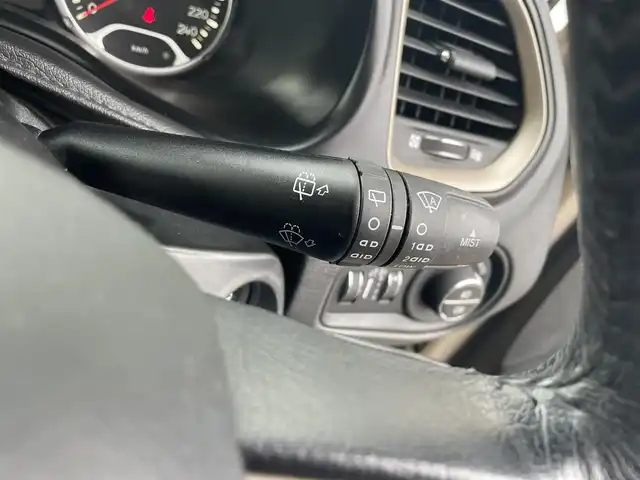 クライスラー・ジープ ジープ レネゲード セーフティエディション 富山県 2017(平29)年 4.3万km ベージュⅡ BeatsAudioプレミアムサウンド/リアバックアップカメラ/クルーズコントロール/車線逸脱警報プラス/前面衝突警報/ブラインドスポットモニター/リアクロスパスディテクション/オートライト/革巻きステアリング/ステアリングスイッチ/レザー調シートカバー付/純正16インチアルミホイール/スマートキー/スペアキー/禁煙車