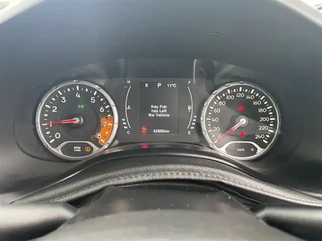 クライスラー・ジープ ジープ レネゲード セーフティエディション 富山県 2017(平29)年 4.3万km ベージュⅡ BeatsAudioプレミアムサウンド/リアバックアップカメラ/クルーズコントロール/車線逸脱警報プラス/前面衝突警報/ブラインドスポットモニター/リアクロスパスディテクション/オートライト/革巻きステアリング/ステアリングスイッチ/レザー調シートカバー付/純正16インチアルミホイール/スマートキー/スペアキー/禁煙車