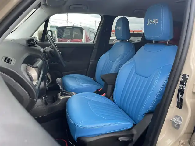 クライスラー・ジープ ジープ レネゲード セーフティエディション 富山県 2017(平29)年 4.3万km ベージュⅡ BeatsAudioプレミアムサウンド/リアバックアップカメラ/クルーズコントロール/車線逸脱警報プラス/前面衝突警報/ブラインドスポットモニター/リアクロスパスディテクション/オートライト/革巻きステアリング/ステアリングスイッチ/レザー調シートカバー付/純正16インチアルミホイール/スマートキー/スペアキー/禁煙車