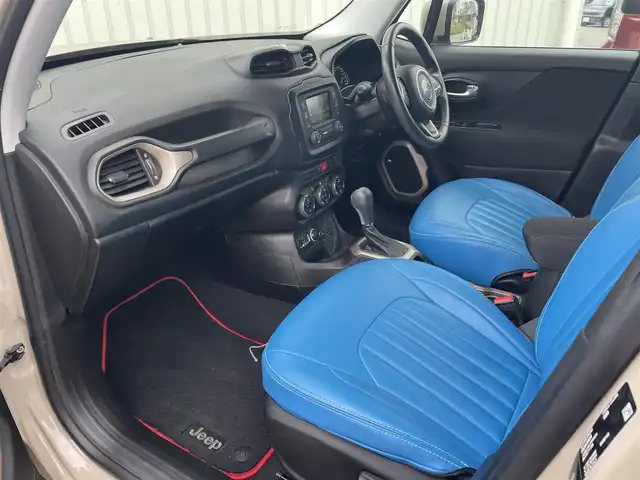 クライスラー・ジープ ジープ レネゲード セーフティエディション 富山県 2017(平29)年 4.3万km ベージュⅡ BeatsAudioプレミアムサウンド/リアバックアップカメラ/クルーズコントロール/車線逸脱警報プラス/前面衝突警報/ブラインドスポットモニター/リアクロスパスディテクション/オートライト/革巻きステアリング/ステアリングスイッチ/レザー調シートカバー付/純正16インチアルミホイール/スマートキー/スペアキー/禁煙車