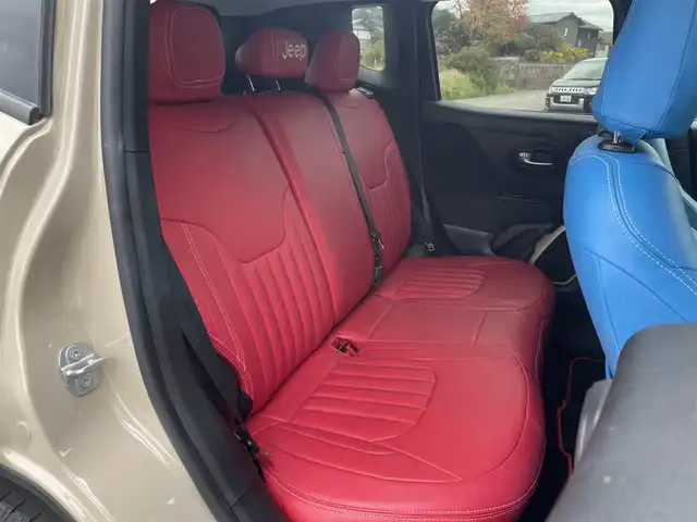 クライスラー・ジープ ジープ レネゲード セーフティエディション 富山県 2017(平29)年 4.3万km ベージュⅡ BeatsAudioプレミアムサウンド/リアバックアップカメラ/クルーズコントロール/車線逸脱警報プラス/前面衝突警報/ブラインドスポットモニター/リアクロスパスディテクション/オートライト/革巻きステアリング/ステアリングスイッチ/レザー調シートカバー付/純正16インチアルミホイール/スマートキー/スペアキー/禁煙車