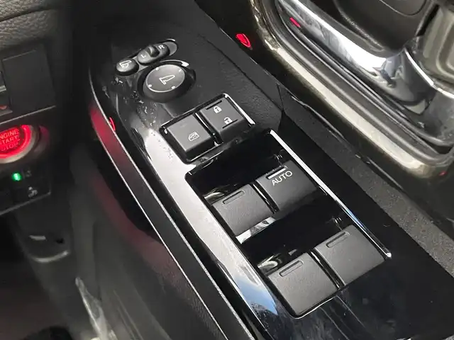 ホンダ Ｎ ＢＯＸ カスタム G EX ホンダセンシング 千葉県 2020(令2)年 2.6万km ブリリアントスポーティブルーメタリック2トーン ホンダセンシング/　●衝突軽減ブレーキ〈CMBS〉/　●誤発進抑制機能/　●歩行者事故低減ステアリング/　●先行車発進お知らせ機能/　●標識認識機能/　●路外逸脱抑制機能/　●ACC〈アダプティブ・クルーズ・コントロール〉/　●LKAS〈車線維持支援システム〉/　●後方誤発進抑制機能/　●オートハイビーム/純正7型ナビ　/フルセグ　ＢＴ　ＣＤ　ＤＶＤ　/レーダークルーズコントロール　/片側パワースライド　/ドライブレコーダー　/ＥＴＣ　/シートヒーター/バックカメラ/LEDヘッドライト/オートライト/電格ミラー/スマートキー×２/プッシュスタート/電格ミラー