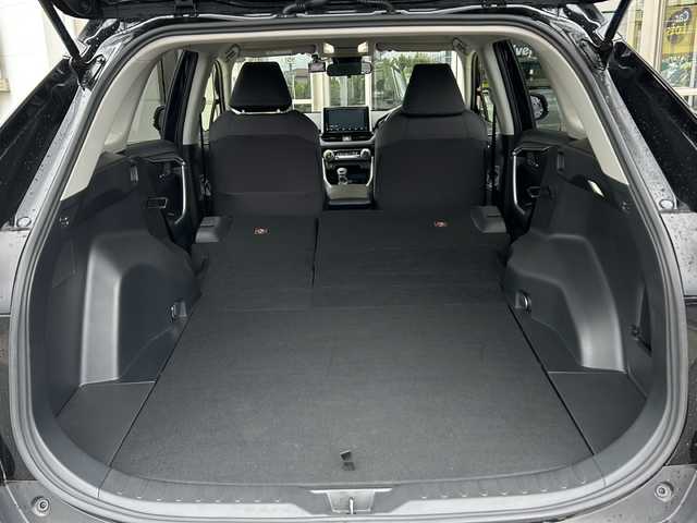 トヨタ ＲＡＶ４ X 静岡県 2021(令3)年 1.5万km アティチュードブラックマイカ 純正ナビ/・FM/AM/・CD/DVD/・フルセグTV/・SD/・Bluetooth/トヨタセーフティセンス/・レーントレーシングアシスト/・プリクラッシュセーフティ/・ブラインドスポットモニター/・リアクロストラフィックアラート/・パーキングサポートブレーキ/・標識認識機能/主要装備/・バックカメラ/・ＥＴＣ２．０/・ドライブレコーダー/・レーダークルコン/・ＬＥＤライト/・オートハイビーム/・ルーフレール/・ＭＴモード付ＡＴ/・横滑り防止装置/・サイドカーテンエアバッグ