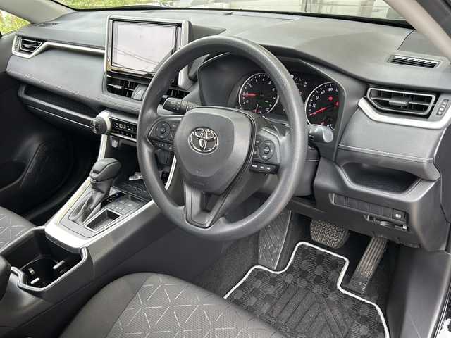 トヨタ ＲＡＶ４ X 静岡県 2021(令3)年 1.5万km アティチュードブラックマイカ 純正ナビ/・FM/AM/・CD/DVD/・フルセグTV/・SD/・Bluetooth/トヨタセーフティセンス/・レーントレーシングアシスト/・プリクラッシュセーフティ/・ブラインドスポットモニター/・リアクロストラフィックアラート/・パーキングサポートブレーキ/・標識認識機能/主要装備/・バックカメラ/・ＥＴＣ２．０/・ドライブレコーダー/・レーダークルコン/・ＬＥＤライト/・オートハイビーム/・ルーフレール/・ＭＴモード付ＡＴ/・横滑り防止装置/・サイドカーテンエアバッグ