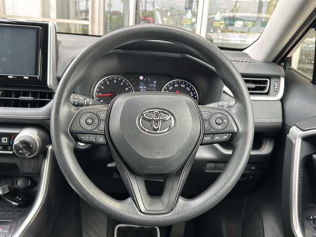 トヨタ ＲＡＶ４ X 静岡県 2021(令3)年 1.5万km アティチュードブラックマイカ 純正ナビ/・FM/AM/・CD/DVD/・フルセグTV/・SD/・Bluetooth/トヨタセーフティセンス/・レーントレーシングアシスト/・プリクラッシュセーフティ/・ブラインドスポットモニター/・リアクロストラフィックアラート/・パーキングサポートブレーキ/・標識認識機能/主要装備/・バックカメラ/・ＥＴＣ２．０/・ドライブレコーダー/・レーダークルコン/・ＬＥＤライト/・オートハイビーム/・ルーフレール/・ＭＴモード付ＡＴ/・横滑り防止装置/・サイドカーテンエアバッグ