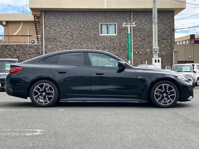 ＢＭＷ ＢＭＷ ４２０ｄ xDrive グランクーペ Mスポーツ 静岡県 2022(令4)年 3.8万km 黒 純正ナビ(BT/フルセグ)/バックカメラ/電動リアゲート/パドルシフト/エンジンスタートボタン/スマートキー/パワーステアリング/パワーウィンドウ/パーキングアシスト/アイドリングストップ/Wオートエアコン/レーダークルーズコントロール/ETC/USB入力端子/フロアマット/D席N席パワーシート/ハーフレザーシート/D席N席シートヒーター/純正アルミホイール/ABS/横滑り防止装置/コーナーセンサー前後/レーンキープアシスト/オートライト/オートマチックハイビーム/LEDヘッドライト/W+サイドエアバッグ/カーテンエアバッグ/BSM