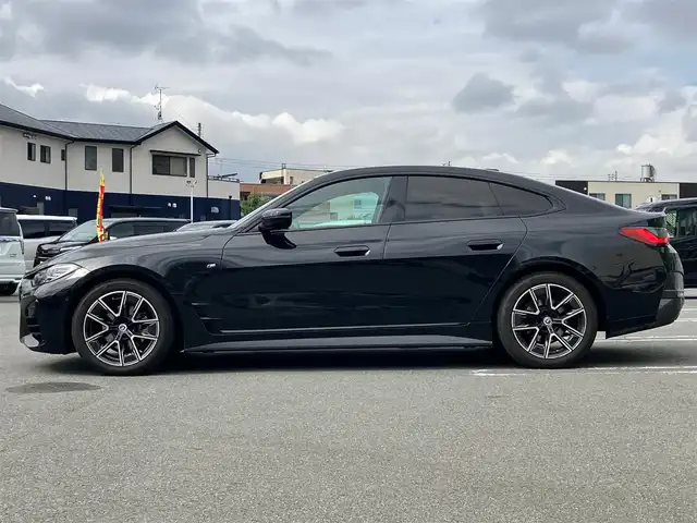 ＢＭＷ ＢＭＷ ４２０ｄ xDrive グランクーペ Mスポーツ 静岡県 2022(令4)年 3.8万km 黒 純正ナビ(BT/フルセグ)/バックカメラ/電動リアゲート/パドルシフト/エンジンスタートボタン/スマートキー/パワーステアリング/パワーウィンドウ/パーキングアシスト/アイドリングストップ/Wオートエアコン/レーダークルーズコントロール/ETC/USB入力端子/フロアマット/D席N席パワーシート/ハーフレザーシート/D席N席シートヒーター/純正アルミホイール/ABS/横滑り防止装置/コーナーセンサー前後/レーンキープアシスト/オートライト/オートマチックハイビーム/LEDヘッドライト/W+サイドエアバッグ/カーテンエアバッグ/BSM