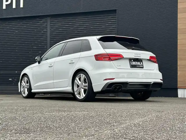アウディ Ａ３ SB 30TFSI 宮崎県 2019(平31)年 2.8万km 白 純正ナビ/・Bluetooth/・AUX/・CD/DVD/・AM/FM/・フルセグテレビ/・USB/LEDライト/・前後コーナーセンサー/・アダプティブクルーズコントロール/・ブラインドスポットモニター/・レーンキープアシスト/・オートライト/・オートマチックハイビーム/ブラックハーフレザーシート/・D席パワーシート/・DN席シートヒーター/前後ドライブレコーダー/ETC/純正フロアマット/純正18インチアルミホイール