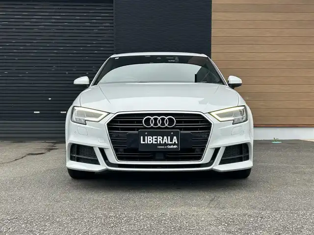 アウディ Ａ３ SB 30TFSI 宮崎県 2019(平31)年 2.8万km 白 純正ナビ/・Bluetooth/・AUX/・CD/DVD/・AM/FM/・フルセグテレビ/・USB/LEDライト/・前後コーナーセンサー/・アダプティブクルーズコントロール/・ブラインドスポットモニター/・レーンキープアシスト/・オートライト/・オートマチックハイビーム/ブラックハーフレザーシート/・D席パワーシート/・DN席シートヒーター/前後ドライブレコーダー/ETC/純正フロアマット/純正18インチアルミホイール