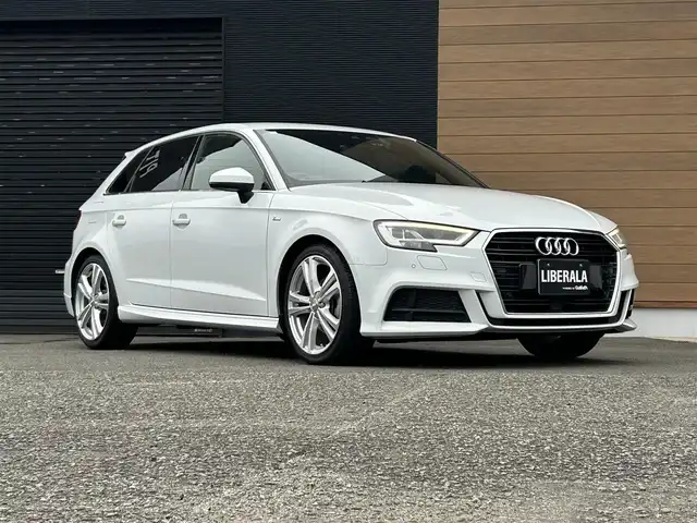 アウディ Ａ３ SB 30TFSI 宮崎県 2019(平31)年 2.8万km 白 純正ナビ/・Bluetooth/・AUX/・CD/DVD/・AM/FM/・フルセグテレビ/・USB/LEDライト/・前後コーナーセンサー/・アダプティブクルーズコントロール/・ブラインドスポットモニター/・レーンキープアシスト/・オートライト/・オートマチックハイビーム/ブラックハーフレザーシート/・D席パワーシート/・DN席シートヒーター/前後ドライブレコーダー/ETC/純正フロアマット/純正18インチアルミホイール