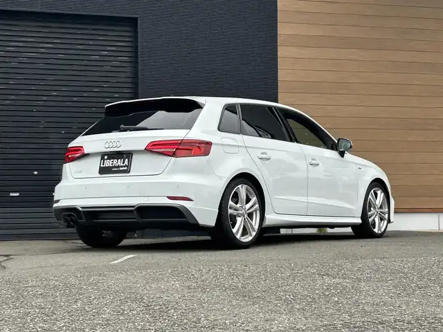 アウディ Ａ３ SB 30TFSI 宮崎県 2019(平31)年 2.8万km 白 純正ナビ/・Bluetooth/・AUX/・CD/DVD/・AM/FM/・フルセグテレビ/・USB/LEDライト/・前後コーナーセンサー/・アダプティブクルーズコントロール/・ブラインドスポットモニター/・レーンキープアシスト/・オートライト/・オートマチックハイビーム/ブラックハーフレザーシート/・D席パワーシート/・DN席シートヒーター/前後ドライブレコーダー/ETC/純正フロアマット/純正18インチアルミホイール