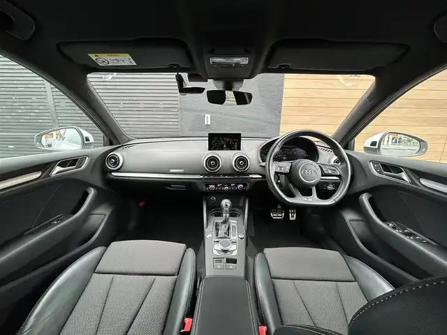 アウディ Ａ３ SB 30TFSI 宮崎県 2019(平31)年 2.8万km 白 純正ナビ/・Bluetooth/・AUX/・CD/DVD/・AM/FM/・フルセグテレビ/・USB/LEDライト/・前後コーナーセンサー/・アダプティブクルーズコントロール/・ブラインドスポットモニター/・レーンキープアシスト/・オートライト/・オートマチックハイビーム/ブラックハーフレザーシート/・D席パワーシート/・DN席シートヒーター/前後ドライブレコーダー/ETC/純正フロアマット/純正18インチアルミホイール