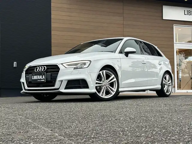 アウディ Ａ３ SB 30TFSI 宮崎県 2019(平31)年 2.8万km 白 純正ナビ/・Bluetooth/・AUX/・CD/DVD/・AM/FM/・フルセグテレビ/・USB/LEDライト/・前後コーナーセンサー/・アダプティブクルーズコントロール/・ブラインドスポットモニター/・レーンキープアシスト/・オートライト/・オートマチックハイビーム/ブラックハーフレザーシート/・D席パワーシート/・DN席シートヒーター/前後ドライブレコーダー/ETC/純正フロアマット/純正18インチアルミホイール