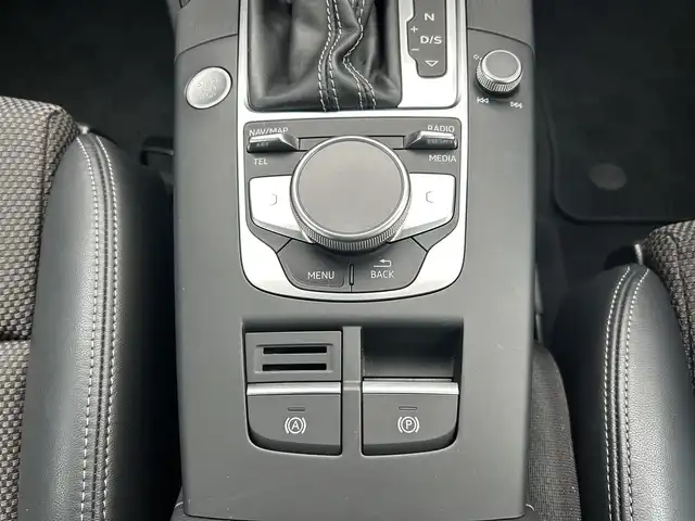 アウディ Ａ３ SB 30TFSI 宮崎県 2019(平31)年 2.8万km 白 純正ナビ/・Bluetooth/・AUX/・CD/DVD/・AM/FM/・フルセグテレビ/・USB/LEDライト/・前後コーナーセンサー/・アダプティブクルーズコントロール/・ブラインドスポットモニター/・レーンキープアシスト/・オートライト/・オートマチックハイビーム/ブラックハーフレザーシート/・D席パワーシート/・DN席シートヒーター/前後ドライブレコーダー/ETC/純正フロアマット/純正18インチアルミホイール