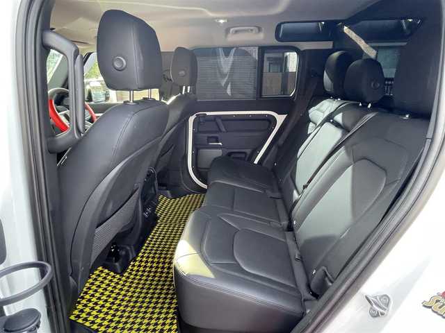 ランドローバー ランドローバー ディフェンダー 110S 千葉県 2023(令5)年 0.5万km ユーロンホワイト クルーズコントロール(追従あり)/アランドビューモニター/ドライブレコーダー/スロープアシスト/LDA/純正ナビ(AM/FM/BT)/コーナーセンサー/アップルカープレイ/アンドロイドAUTO/シートヒーター(D/N)/マフラーカッター/オートライト/水中走行検知/type C接続口あり