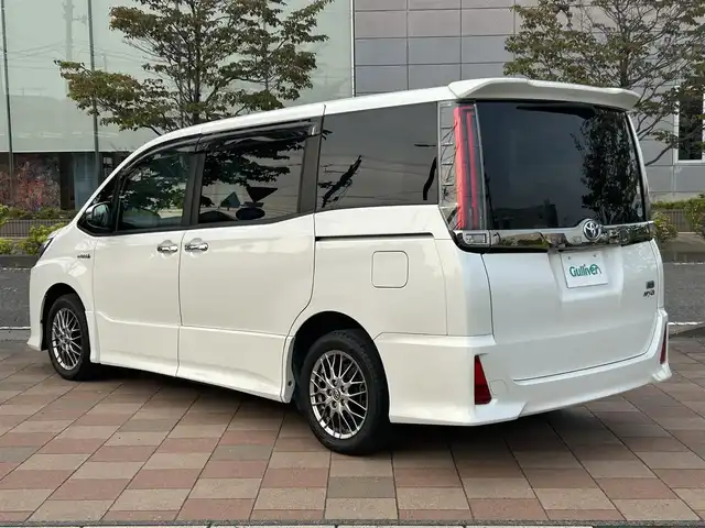 トヨタ ノア ハイブリッド Si ダブルバイビー 福島県 2018(平30)年 5.2万km ホワイトパールクリスタルシャイン 純正SDナビ/　【フルセグ/CD/DVD/SD/MSV/BT】/バックカメラ/ステアリングスイッチ/クルーズコントロール/前席シートヒーター/ビルトインETC/ドライブレコーダー/両側パワースライドドア/LEDヘッドライト（AUTO機能付き）/　・フォグランプ/オートマチックハイビーム/衝突軽減システム/レーンキープアシスト/パーキングアシスト/横滑り防止機能/純正フロアマット/純正ドアバイザー/スペアキー×１