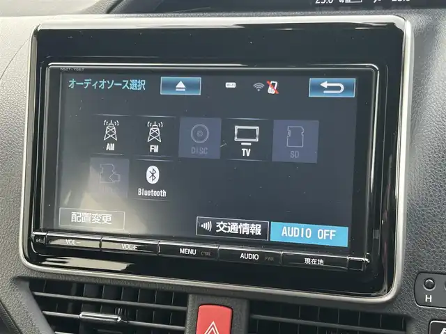 トヨタ ノア ハイブリッド Si ダブルバイビー 福島県 2018(平30)年 5.2万km ホワイトパールクリスタルシャイン 純正SDナビ/　【フルセグ/CD/DVD/SD/MSV/BT】/バックカメラ/ステアリングスイッチ/クルーズコントロール/前席シートヒーター/ビルトインETC/ドライブレコーダー/両側パワースライドドア/LEDヘッドライト（AUTO機能付き）/　・フォグランプ/オートマチックハイビーム/衝突軽減システム/レーンキープアシスト/パーキングアシスト/横滑り防止機能/純正フロアマット/純正ドアバイザー/スペアキー×１