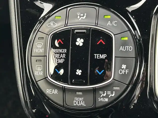 トヨタ ノア ハイブリッド Si ダブルバイビー 福島県 2018(平30)年 5.2万km ホワイトパールクリスタルシャイン 純正SDナビ/　【フルセグ/CD/DVD/SD/MSV/BT】/バックカメラ/ステアリングスイッチ/クルーズコントロール/前席シートヒーター/ビルトインETC/ドライブレコーダー/両側パワースライドドア/LEDヘッドライト（AUTO機能付き）/　・フォグランプ/オートマチックハイビーム/衝突軽減システム/レーンキープアシスト/パーキングアシスト/横滑り防止機能/純正フロアマット/純正ドアバイザー/スペアキー×１