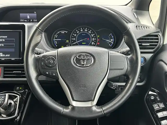 トヨタ ノア ハイブリッド Si ダブルバイビー 福島県 2018(平30)年 5.2万km ホワイトパールクリスタルシャイン 純正SDナビ/　【フルセグ/CD/DVD/SD/MSV/BT】/バックカメラ/ステアリングスイッチ/クルーズコントロール/前席シートヒーター/ビルトインETC/ドライブレコーダー/両側パワースライドドア/LEDヘッドライト（AUTO機能付き）/　・フォグランプ/オートマチックハイビーム/衝突軽減システム/レーンキープアシスト/パーキングアシスト/横滑り防止機能/純正フロアマット/純正ドアバイザー/スペアキー×１