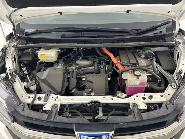 トヨタ ノア ハイブリッド Si ダブルバイビー 愛知県 2018(平30)年 5.2万km ホワイトパールクリスタルシャイン 禁煙車/純正9インチSDナビ/　（フルセグTV/CD/DVD/SD/Bluetooth）/バックカメラ/トヨタセーフティセンス/・プリクラッシュセーフティ/・レーンキープアシスト/・オートマチックハイビーム/・先行車発信お知らせ機能/クルーズコントロール/ETC/ドライブレコーダー/前席シートヒーター/両側パワースライドドア/純正16インチアルミホイール/LEDヘッドライト/フロントフォグランプ/横滑り防止機能/純正フロアマット/純正ドアバイザー/スマートキー/スペアキー有
