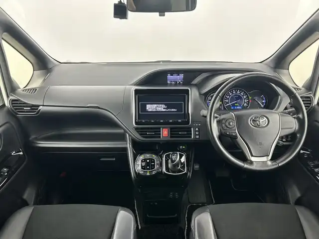 トヨタ ノア ハイブリッド Si ダブルバイビー 愛知県 2018(平30)年 5.2万km ホワイトパールクリスタルシャイン 禁煙車/純正9インチSDナビ/　（フルセグTV/CD/DVD/SD/Bluetooth）/バックカメラ/トヨタセーフティセンス/・プリクラッシュセーフティ/・レーンキープアシスト/・オートマチックハイビーム/・先行車発信お知らせ機能/クルーズコントロール/ETC/ドライブレコーダー/前席シートヒーター/両側パワースライドドア/純正16インチアルミホイール/LEDヘッドライト/フロントフォグランプ/横滑り防止機能/純正フロアマット/純正ドアバイザー/スマートキー/スペアキー有