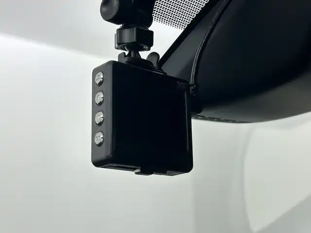 トヨタ ノア ハイブリッド Si ダブルバイビー 愛知県 2018(平30)年 5.2万km ホワイトパールクリスタルシャイン 禁煙車/純正9インチSDナビ/　（フルセグTV/CD/DVD/SD/Bluetooth）/バックカメラ/トヨタセーフティセンス/・プリクラッシュセーフティ/・レーンキープアシスト/・オートマチックハイビーム/・先行車発信お知らせ機能/クルーズコントロール/ETC/ドライブレコーダー/前席シートヒーター/両側パワースライドドア/純正16インチアルミホイール/LEDヘッドライト/フロントフォグランプ/横滑り防止機能/純正フロアマット/純正ドアバイザー/スマートキー/スペアキー有