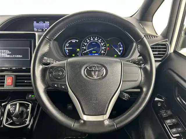 トヨタ ノア ハイブリッド Si ダブルバイビー 愛知県 2018(平30)年 5.2万km ホワイトパールクリスタルシャイン 禁煙車/純正9インチSDナビ/　（フルセグTV/CD/DVD/SD/Bluetooth）/バックカメラ/トヨタセーフティセンス/・プリクラッシュセーフティ/・レーンキープアシスト/・オートマチックハイビーム/・先行車発信お知らせ機能/クルーズコントロール/ETC/ドライブレコーダー/前席シートヒーター/両側パワースライドドア/純正16インチアルミホイール/LEDヘッドライト/フロントフォグランプ/横滑り防止機能/純正フロアマット/純正ドアバイザー/スマートキー/スペアキー有