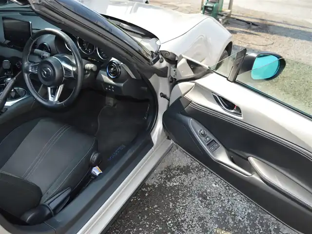 マツダ ロードスター 990S 栃木県 2022(令4)年 7.9万km プラチナクォーツメタリック ワンオーナー/ソフトトップ/ディーラー点検記録簿/[R4/R5/R6/R7]/i-ACTIVE SENSE/[ハイビームコントロールシステム/アダプティブLEDヘッドライト/車線逸脱警報システム/交通標識認識システム/ドライバーアテンションアラート/リアクロストラフィックアラート/アドバンストスマートシティブレーキサポート]/ブラインドスポットモニタリング/フォワードセンシングカメラ/レーダーセンサー/トラクションコントロールシステム/社外ポータブルディスプレイオーディオ/[AM/FM/BT]/プッシュスタート/オートライト/RAYS純正ホイール/bremboキャリパー/社外ツイータースピーカー/取扱説明書/保証書