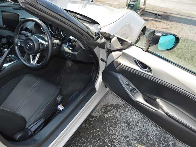 マツダ ロードスター 990S 栃木県 2022(令4)年 7.9万km プラチナクォーツメタリック ワンオーナー/ソフトトップ/ディーラー点検記録簿/[R4/R5/R6/R7]/i-ACTIVE SENSE/[ハイビームコントロールシステム/アダプティブLEDヘッドライト/車線逸脱警報システム/交通標識認識システム/ドライバーアテンションアラート/リアクロストラフィックアラート/アドバンストスマートシティブレーキサポート]/ブラインドスポットモニタリング/フォワードセンシングカメラ/レーダーセンサー/トラクションコントロールシステム/社外ポータブルディスプレイオーディオ/[AM/FM/BT]/プッシュスタート/オートライト/RAYS純正ホイール/bremboキャリパー/社外ツイータースピーカー/取扱説明書/保証書