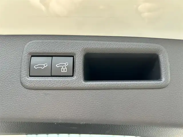 トヨタ ハリアー G 熊本県 2020(令2)年 1.9万km ホワイトパールクリスタルシャイン ワンオーナー/プッシュスタート/純正ナビ/バックカメラ/ビルトインETC/前後ドライブレコーダー/純正18インチAW/レーダークルーズ/パワーバックドア/ハーフレザーシート/右前席パワーシート/LEDヘッドライト/オートライト/フォグライト/前後コーナーセンサー/横滑り防止装置/ウィンカーミラー/純正フロアマット/純正ドアバイザー/新車保証書/取扱説明書/スマートスペアキー×1本