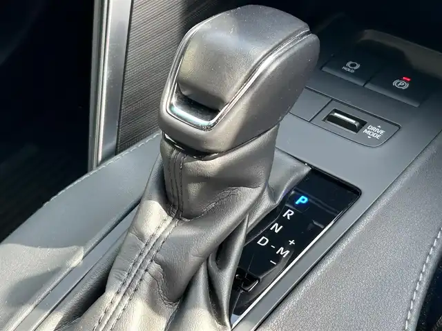 トヨタ ハリアー G 熊本県 2020(令2)年 1.9万km ホワイトパールクリスタルシャイン ワンオーナー/プッシュスタート/純正ナビ/バックカメラ/ビルトインETC/前後ドライブレコーダー/純正18インチAW/レーダークルーズ/パワーバックドア/ハーフレザーシート/右前席パワーシート/LEDヘッドライト/オートライト/フォグライト/前後コーナーセンサー/横滑り防止装置/ウィンカーミラー/純正フロアマット/純正ドアバイザー/新車保証書/取扱説明書/スマートスペアキー×1本