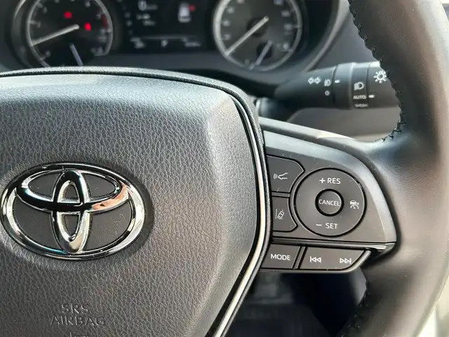 トヨタ ハリアー G 熊本県 2020(令2)年 1.9万km ホワイトパールクリスタルシャイン ワンオーナー/プッシュスタート/純正ナビ/バックカメラ/ビルトインETC/前後ドライブレコーダー/純正18インチAW/レーダークルーズ/パワーバックドア/ハーフレザーシート/右前席パワーシート/LEDヘッドライト/オートライト/フォグライト/前後コーナーセンサー/横滑り防止装置/ウィンカーミラー/純正フロアマット/純正ドアバイザー/新車保証書/取扱説明書/スマートスペアキー×1本