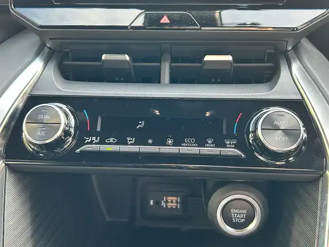 トヨタ ハリアー G 熊本県 2020(令2)年 1.9万km ホワイトパールクリスタルシャイン ワンオーナー/プッシュスタート/純正ナビ/バックカメラ/ビルトインETC/前後ドライブレコーダー/純正18インチAW/レーダークルーズ/パワーバックドア/ハーフレザーシート/右前席パワーシート/LEDヘッドライト/オートライト/フォグライト/前後コーナーセンサー/横滑り防止装置/ウィンカーミラー/純正フロアマット/純正ドアバイザー/新車保証書/取扱説明書/スマートスペアキー×1本