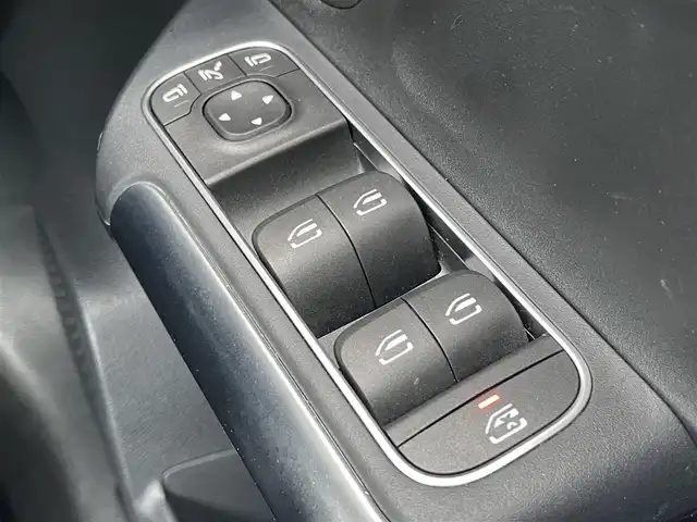 メルセデス・ベンツ Ｂ２００ｄ 石川県 2020(令2)年 5.7万km 紺 軽減ブレーキ/アダプティブクルーズコントロール/ブラインドスポットモニター/レーンキープアシスト/純正ナビ/フルセグＴＶ/バックカメラ/クリアランスソナー/フットトランクオープナー/ＬＥＤライト
