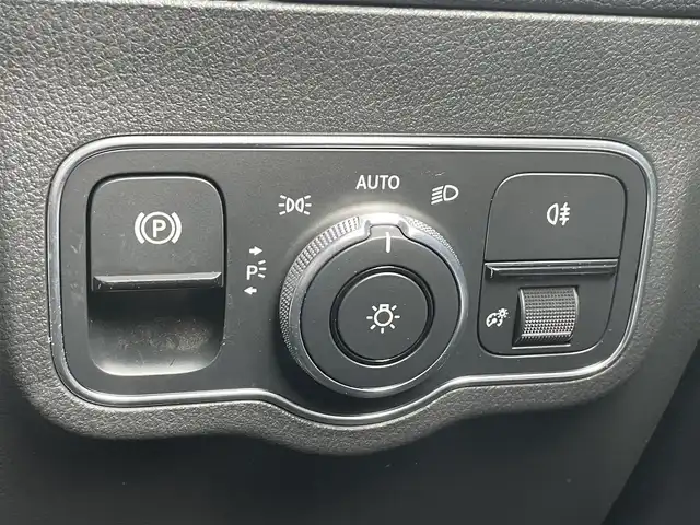 メルセデス・ベンツ Ｂ２００ｄ 石川県 2020(令2)年 5.7万km 紺 軽減ブレーキ/アダプティブクルーズコントロール/ブラインドスポットモニター/レーンキープアシスト/純正ナビ/フルセグＴＶ/バックカメラ/クリアランスソナー/フットトランクオープナー/ＬＥＤライト