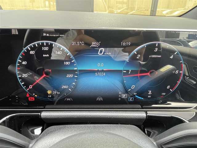 メルセデス・ベンツ Ｂ２００ｄ 石川県 2020(令2)年 5.7万km 紺 軽減ブレーキ/アダプティブクルーズコントロール/ブラインドスポットモニター/レーンキープアシスト/純正ナビ/フルセグＴＶ/バックカメラ/クリアランスソナー/フットトランクオープナー/ＬＥＤライト