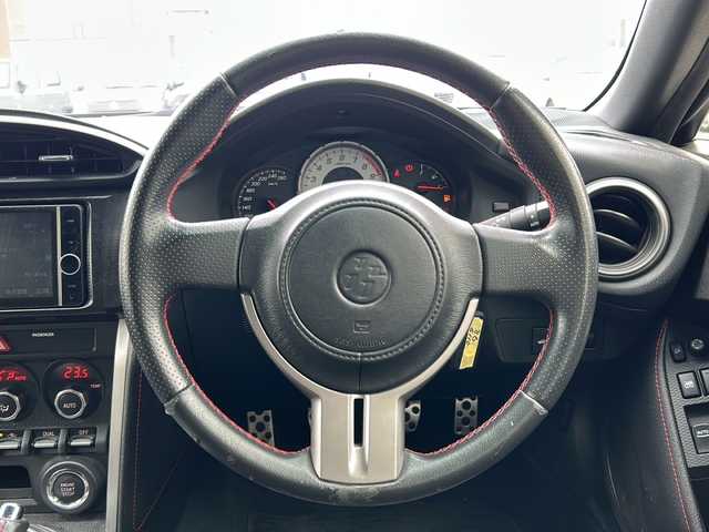 トヨタ ８６ GT 茨城県 2013(平25)年 5.9万km グレー HSK製マフラー/純正メモリナビ【NHZD-W62G】/(CD・DVD・BT・ラジオ再生)/ETC/オートライト/HIDヘッドライト/純正17inアルミホイール/フロアマット/スマートキー