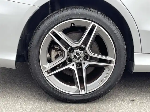 メルセデス・ベンツ Ｃ２００ 4マチック AVG AMGライン 青森県 2019(平31)年 4万km イリジウムシルバー 純正ナビ/(フルセグTV/Bluetooth/AM/FM)/Apple Carplay/アクティブクルーズコントロール/バックカメラ/電動リアゲート/前席メモリー付きパワーシート/前席シートヒーター/レザーシート/ブラインドスポットモニター/パドルシフト/ステアリングスイッチ/アンビエントライト/前後コーナーセンサー/木目調パネル/レーンキープアシスト/純正LEDフォグランプ/純正アルミホイール/純正フロアマット/ETC/4WD/USB入力端子/オートライト/プッシュエンジンスタート