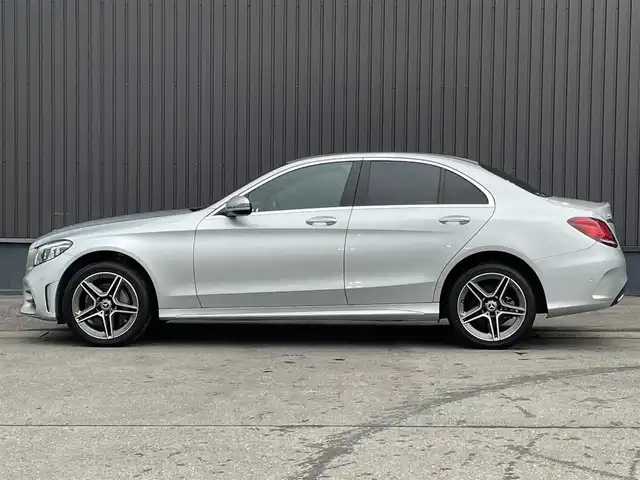 メルセデス・ベンツ Ｃ２００ 4マチック AVG AMGライン 青森県 2019(平31)年 4万km イリジウムシルバー 純正ナビ/(フルセグTV/Bluetooth/AM/FM)/Apple Carplay/アクティブクルーズコントロール/バックカメラ/電動リアゲート/前席メモリー付きパワーシート/前席シートヒーター/レザーシート/ブラインドスポットモニター/パドルシフト/ステアリングスイッチ/アンビエントライト/前後コーナーセンサー/木目調パネル/レーンキープアシスト/純正LEDフォグランプ/純正アルミホイール/純正フロアマット/ETC/4WD/USB入力端子/オートライト/プッシュエンジンスタート