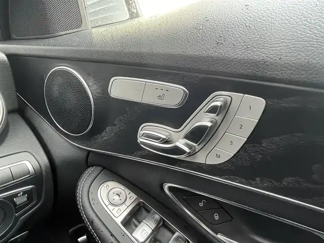 メルセデス・ベンツ Ｃ２００ 4マチック AVG AMGライン 青森県 2019(平31)年 4万km イリジウムシルバー 純正ナビ/(フルセグTV/Bluetooth/AM/FM)/Apple Carplay/アクティブクルーズコントロール/バックカメラ/電動リアゲート/前席メモリー付きパワーシート/前席シートヒーター/レザーシート/ブラインドスポットモニター/パドルシフト/ステアリングスイッチ/アンビエントライト/前後コーナーセンサー/木目調パネル/レーンキープアシスト/純正LEDフォグランプ/純正アルミホイール/純正フロアマット/ETC/4WD/USB入力端子/オートライト/プッシュエンジンスタート