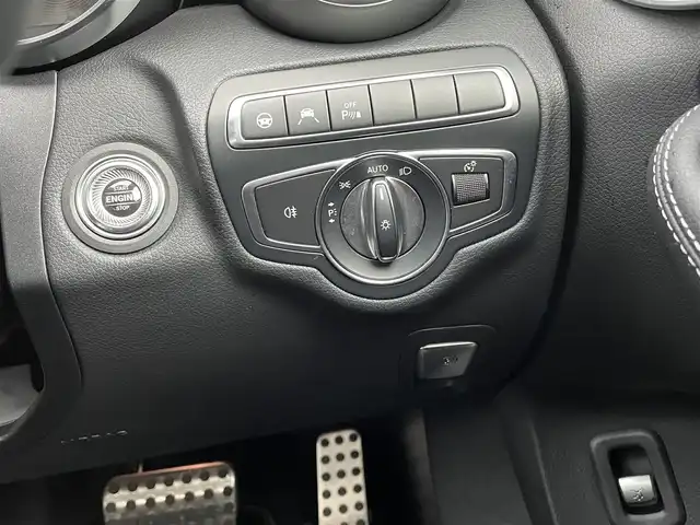 メルセデス・ベンツ Ｃ２００ 4マチック AVG AMGライン 青森県 2019(平31)年 4万km イリジウムシルバー 純正ナビ/(フルセグTV/Bluetooth/AM/FM)/Apple Carplay/アクティブクルーズコントロール/バックカメラ/電動リアゲート/前席メモリー付きパワーシート/前席シートヒーター/レザーシート/ブラインドスポットモニター/パドルシフト/ステアリングスイッチ/アンビエントライト/前後コーナーセンサー/木目調パネル/レーンキープアシスト/純正LEDフォグランプ/純正アルミホイール/純正フロアマット/ETC/4WD/USB入力端子/オートライト/プッシュエンジンスタート