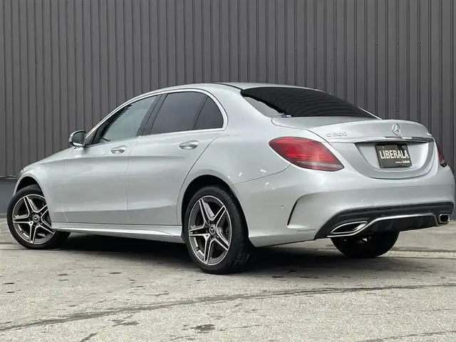 メルセデス・ベンツ Ｃ２００ 4マチック AVG AMGライン 青森県 2019(平31)年 4万km イリジウムシルバー 純正ナビ/(フルセグTV/Bluetooth/AM/FM)/Apple Carplay/アクティブクルーズコントロール/バックカメラ/電動リアゲート/前席メモリー付きパワーシート/前席シートヒーター/レザーシート/ブラインドスポットモニター/パドルシフト/ステアリングスイッチ/アンビエントライト/前後コーナーセンサー/木目調パネル/レーンキープアシスト/純正LEDフォグランプ/純正アルミホイール/純正フロアマット/ETC/4WD/USB入力端子/オートライト/プッシュエンジンスタート