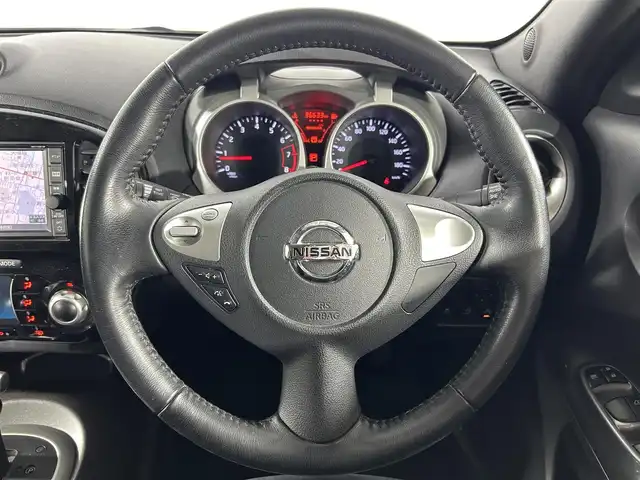 日産 ジューク 15RX V アーバンセレ パーソナライゼーション 佐賀県 2017(平29)年 3.7万km ブリリアントホワイトパール 純正7型ナビ/（ＡＭ/ＦＭ/CD/DVD/Bluetooth/フルセグTV）/バックカメラ/オートエアコン/衝突被害軽減システム/盗難防止装置/横滑り防止装置/オートライト/スマートキー/スペアキー/プッシュスタート/純正フロアマット/純正17インチアルミホイール
