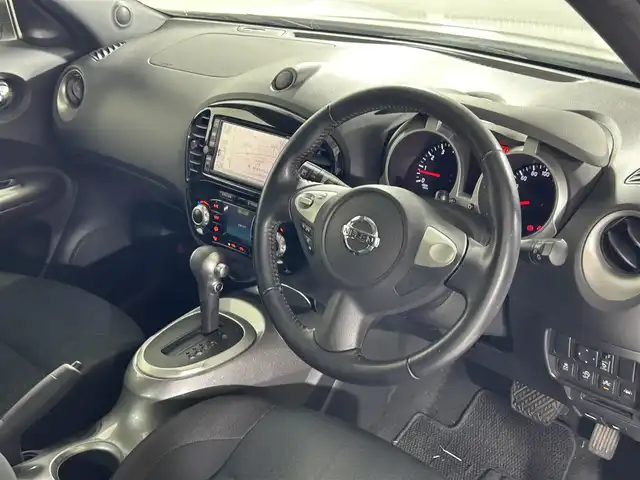 日産 ジューク 15RX V アーバンセレ パーソナライゼーション 佐賀県 2017(平29)年 3.7万km ブリリアントホワイトパール 純正7型ナビ/（ＡＭ/ＦＭ/CD/DVD/Bluetooth/フルセグTV）/バックカメラ/オートエアコン/衝突被害軽減システム/盗難防止装置/横滑り防止装置/オートライト/スマートキー/スペアキー/プッシュスタート/純正フロアマット/純正17インチアルミホイール